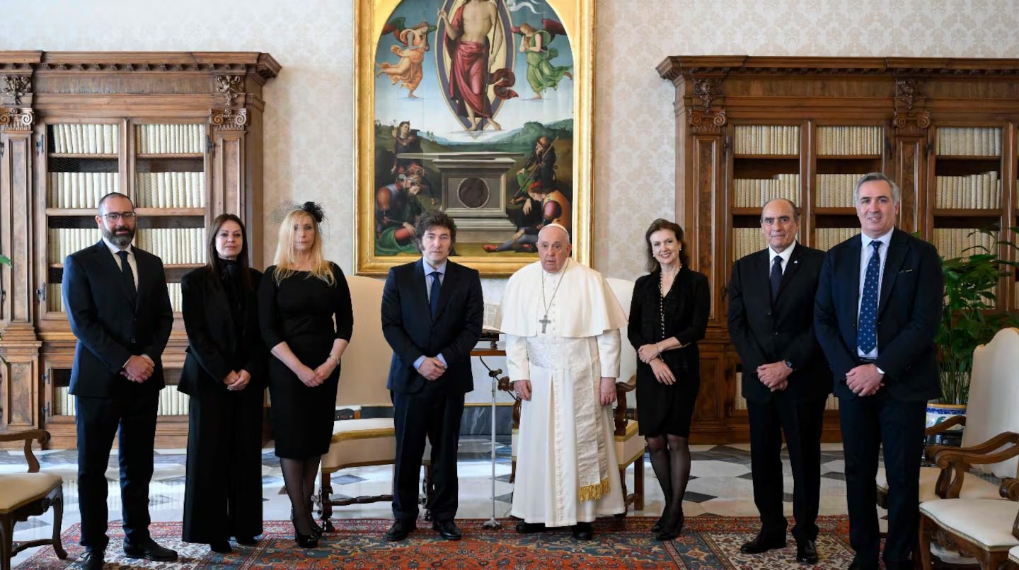 El círculo cercano a Javier Milei dejó trascender que Sandra Pettovello, partirá este domingo al Vaticano, Italia, donde será recibida por el papa Francisco.