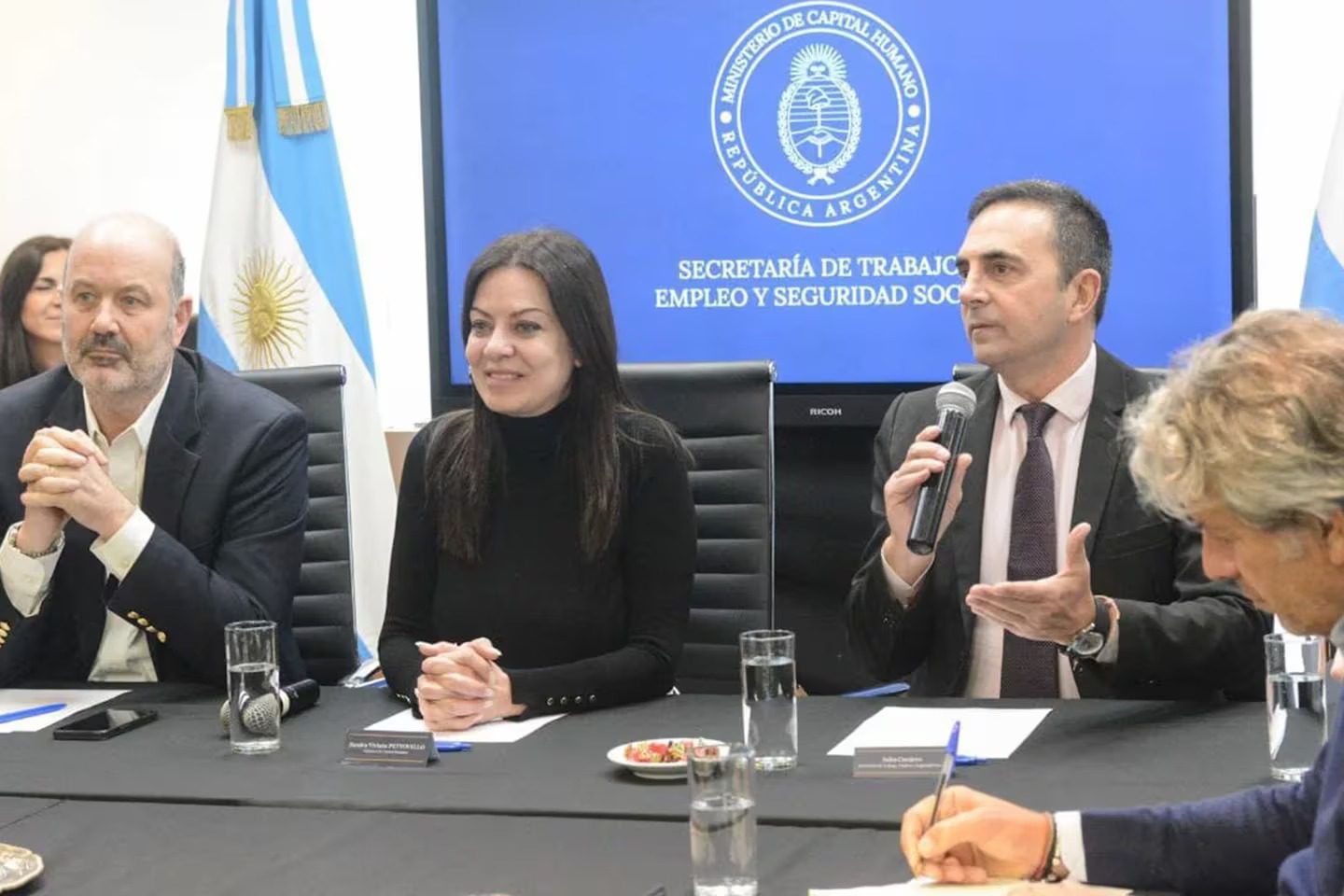 El círculo cercano a Javier Milei dejó trascender que Sandra Pettovello, partirá este domingo al Vaticano, Italia, donde será recibida por el papa Francisco.