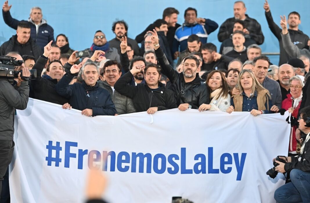 El pasado 18 de mayo Kicillof encabezó un plenario militante en Florencio Varela. Ahora, el Gobernador busca repetir la imagen en Mar Chiquita.