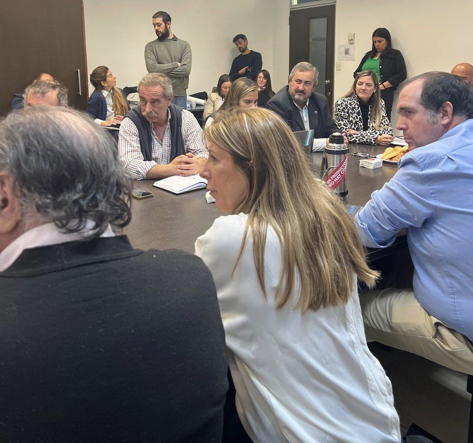 La diputada Silvina Vaccarezza durante la reunión con la Mesa de Enlace donde se abordó aspectos de la Ley Impositiva.