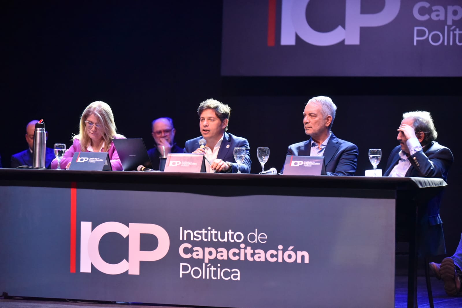 El gobernador bonaerense, Axel Kicillof, y el intendente de La Plata, Julio Alak, a principios de agosto encabezaron la clase inaugural del curso de Formación Política del ICP.