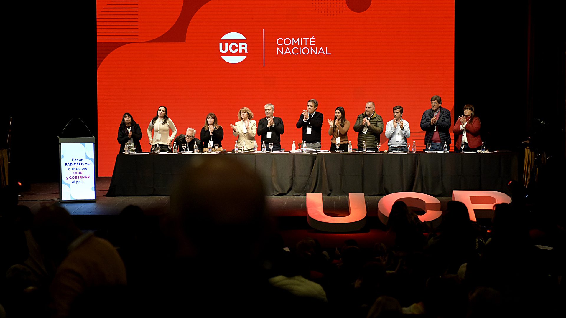 Un manojo de diputados le exigió al presidente del bloque de la UCR, Rodrigo De Loredo, que reordene la bancada en la Cámara baja.