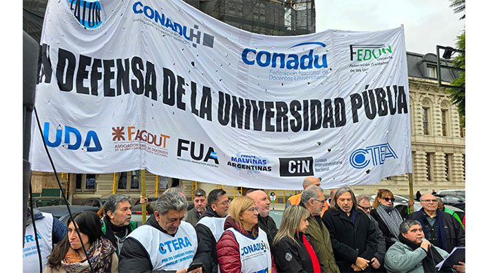 Los docentes universitarios se movilizarán este jueves al Congreso para pedir que los senadores aprueben la Ley de Financiamiento Universitario.
