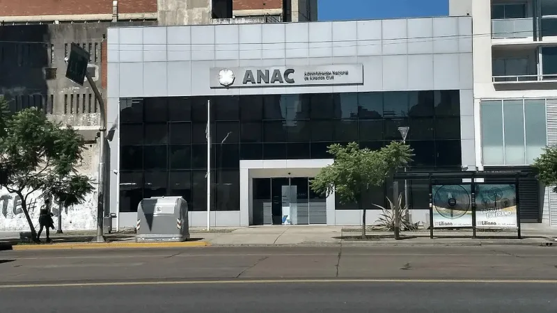 Aerolíneas Argentinas: la ANAC será el organismo habilitado para autorizar tripulación y aeronaves extranjeras en vuelos nacionales.