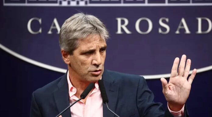 Cristina Kirchner criticó al Gobierno por los vencimientos de deuda y Luis Caputo, salió al cruce. “Tenía razón tu marido cuando decía que no sabías nada de economía”, afirmó.