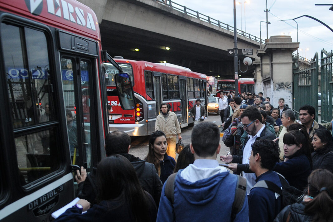 El Gobierno podría enfrentarse a un nuevo paro de colectivos en el AMBA por el costo del pasaje para los próximos meses.