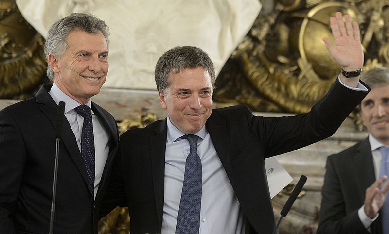 Kirchner utilizó un video del ministro de Macri, Nicolas Dujovne, para validar su contraataque a Caputo.