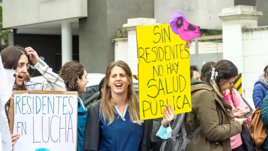 Residentes de Salud dependientes de la cartera nacional irán a un paro de 24 horas para manifestarse en contra del “ajuste sobre la salud pública”.