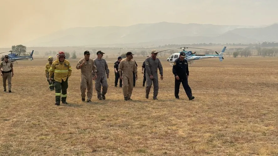 Kicillof movilizó helicópteros, vehículos y bomberos desde el primer momento de la tragedia forestal. 