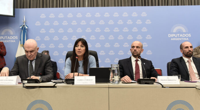 Diputados definió que la semana entrante continuará el debate para avanzar con la privatización de Aerolíneas Argentinas.