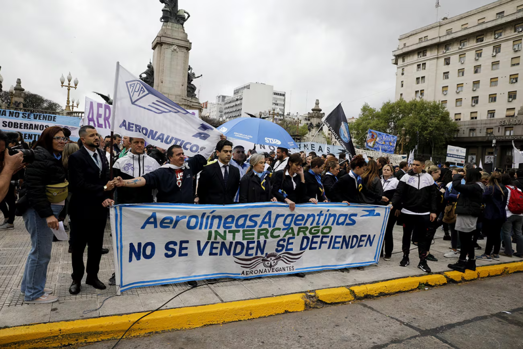 Diputados definió que la semana entrante continuará el debate para avanzar con la privatización de Aerolíneas Argentinas.