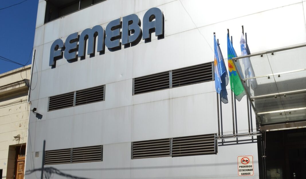FEMEBA vuelve a pedir una audiencia con Kicillof al no recibir respuesta de su primera solicitud, mientras el conflicto con IOMA persiste y se profundiza.