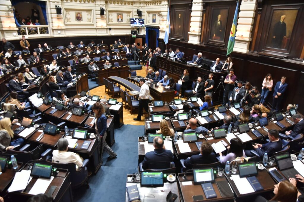 Legislatura bonaerense. En la foto se ven algunas de las bancas que quedaron vacías en la Cámara de Diputados.