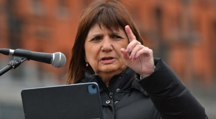 La ministra de Seguridad, Patricia Bullrich, le contestó a Juan Grabois, quien criticó a la administración nacional por el allanamiento a la dirigente social, Fernanda Miño.