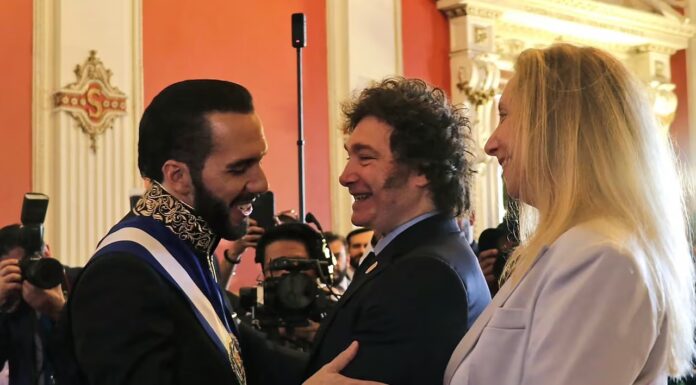 Javier Milei recibirá al presidente de El Salvador, Nayib Bukele, en la Casa Rosada, que arribó a Argentina el pasado jueves .