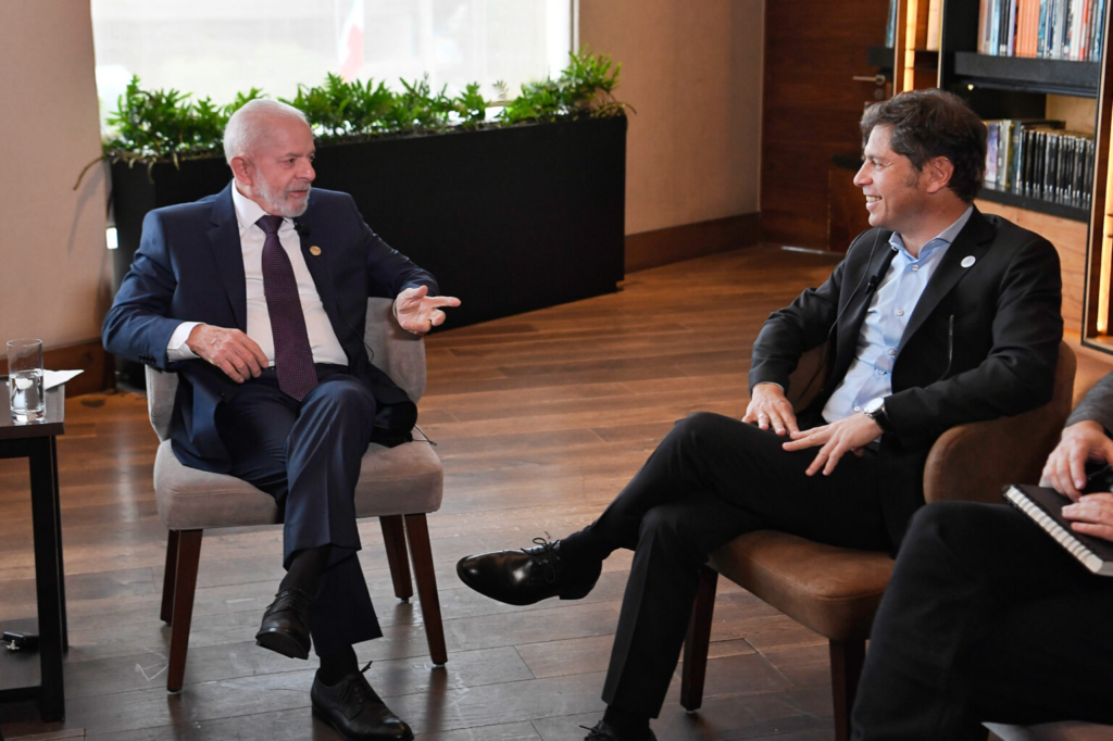 En México, el gobernador Axel Kicillof se reunió con el presidente de Brasil, Lula da Silva, para “construir la agenda regional”.