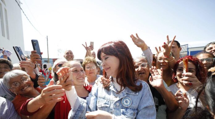 De El constitucionalista Eduardo Barcesat explicó que existen caminos de impugnación para evitar la proscripción de Cristina Kirchner. Uno de ellos es el amparo colectivo. sorpresiva, Cristina Kirchner visitó la parroquia San José, del cura “Tano” Angelotti, en La Matanza. Y comienzan las especulaciones sobre su futuro electoral.
