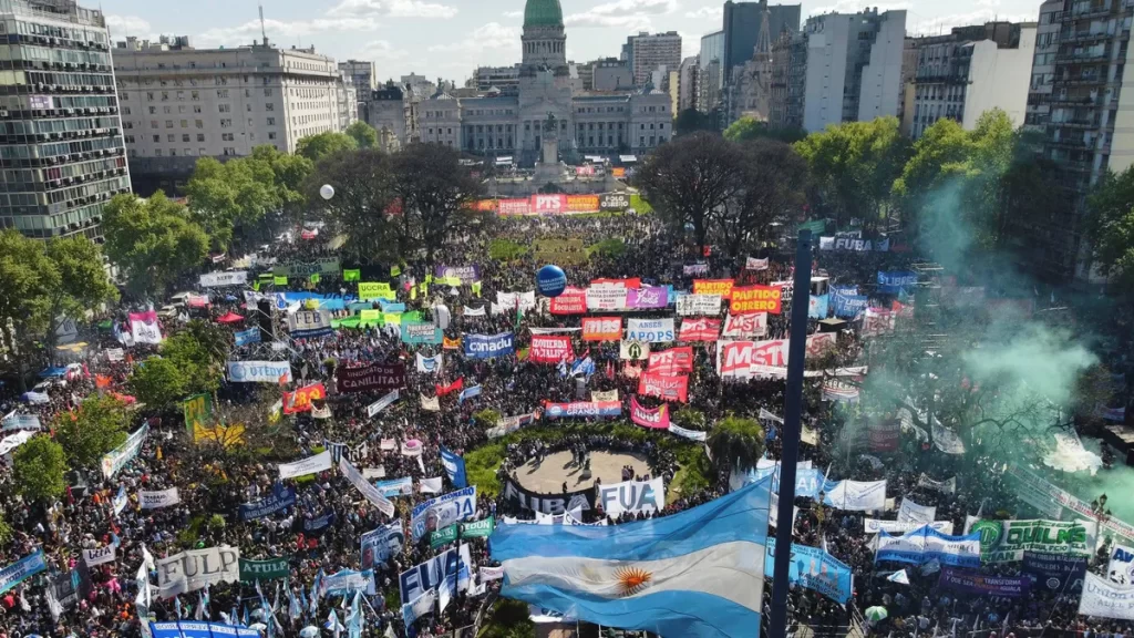 El comunicado del CIN sale luego de la contundente marcha federal universitaria, una de las postales mas representativas en contra del Gobierno.