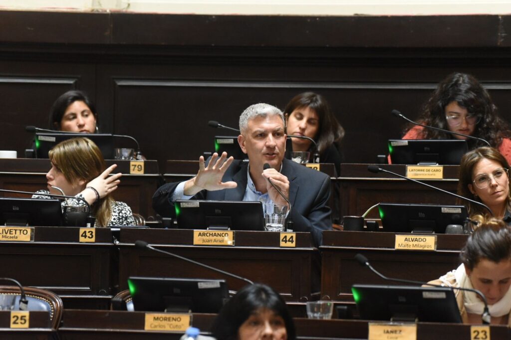 Legisladores de UxP salieron a respaldar el pedido para que Cristina Kirchner sea la presidenta del PJ nacional.