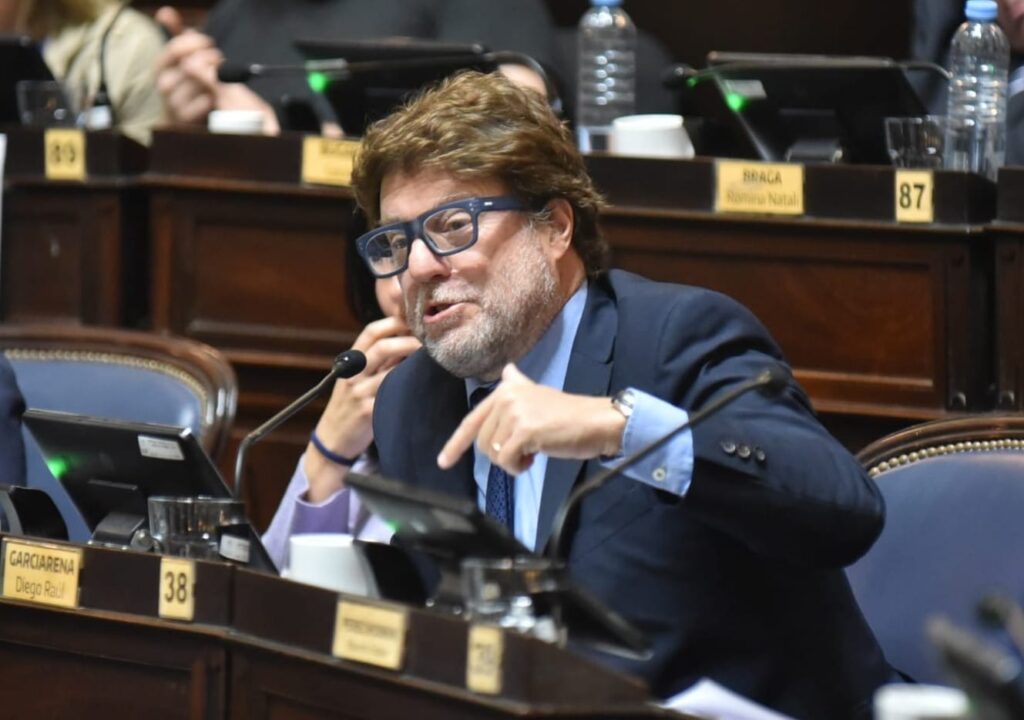 UCR bonaerense: el diputado Diego Garciarena valoró el recorrido de Miguel Fernández en el interior bonaerense.