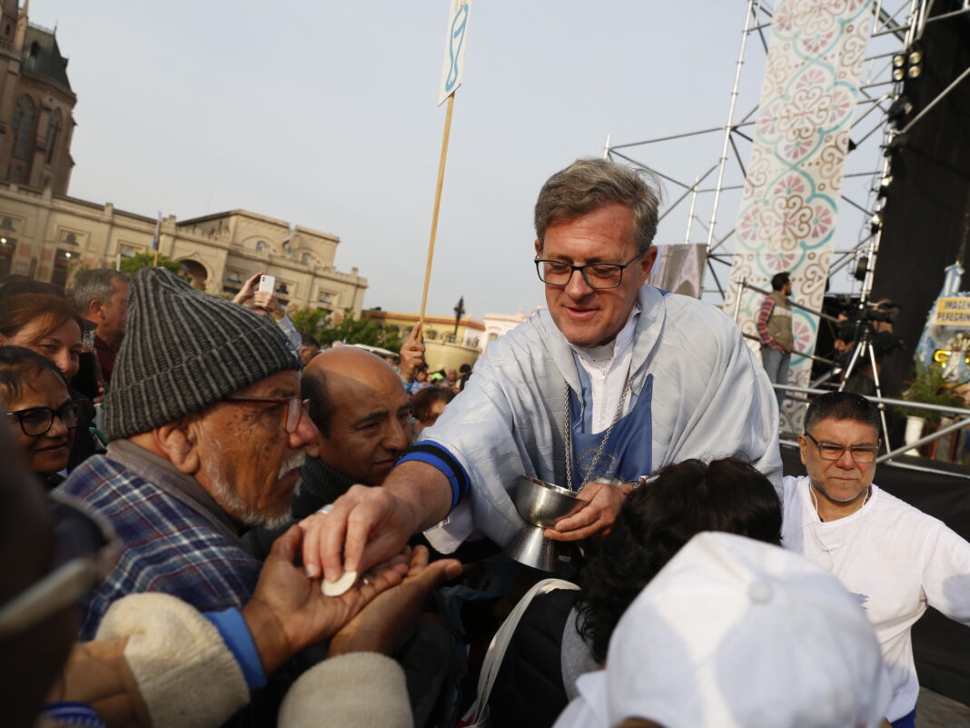 El Arzobispo de Buenos Aires, Jorge García Cuerva, en la peregrinación a Luján, fustigó contra los dirigentes buscaran a quien culpar por el aumento de la pobreza.