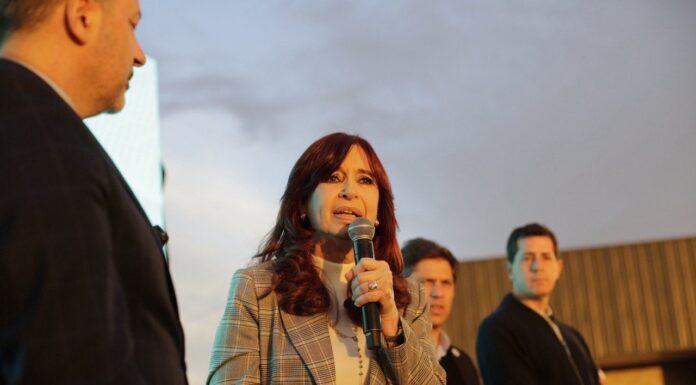 A través de una carta, Cristina Kirchner, confirmó sus intenciones de postularse para conducir al PJ nacional.