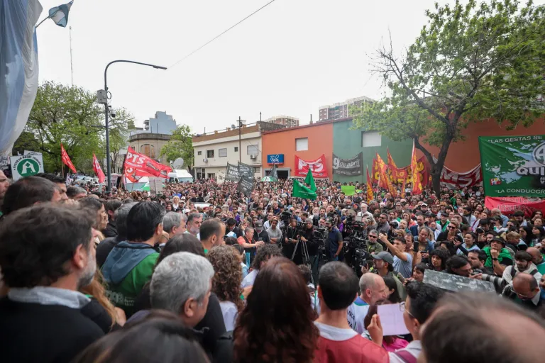 Por el cierre del Hospital Bonaparte, ATE anticipó que este jueves realizará una marcha en defensa de la salud pública.
