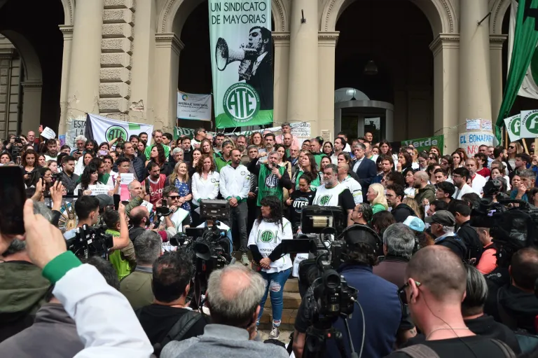 Por el cierre del Hospital Bonaparte, ATE anticipó que este jueves realizará una marcha en defensa de la salud pública.
