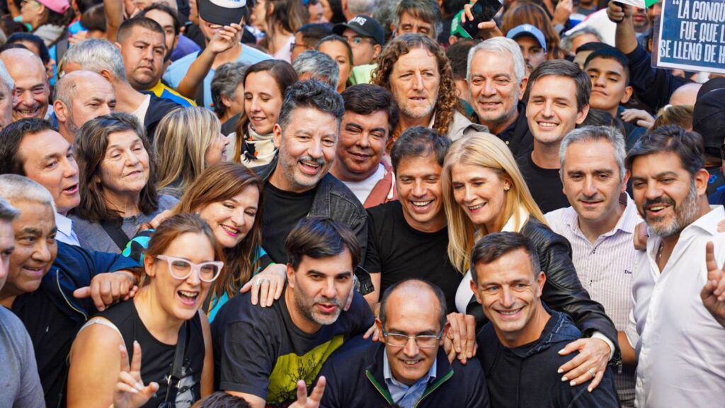 El gobernador Axel Kicillof y parte de su Gabinete dieron el presente en la marcha universitaria de la semana pasada.