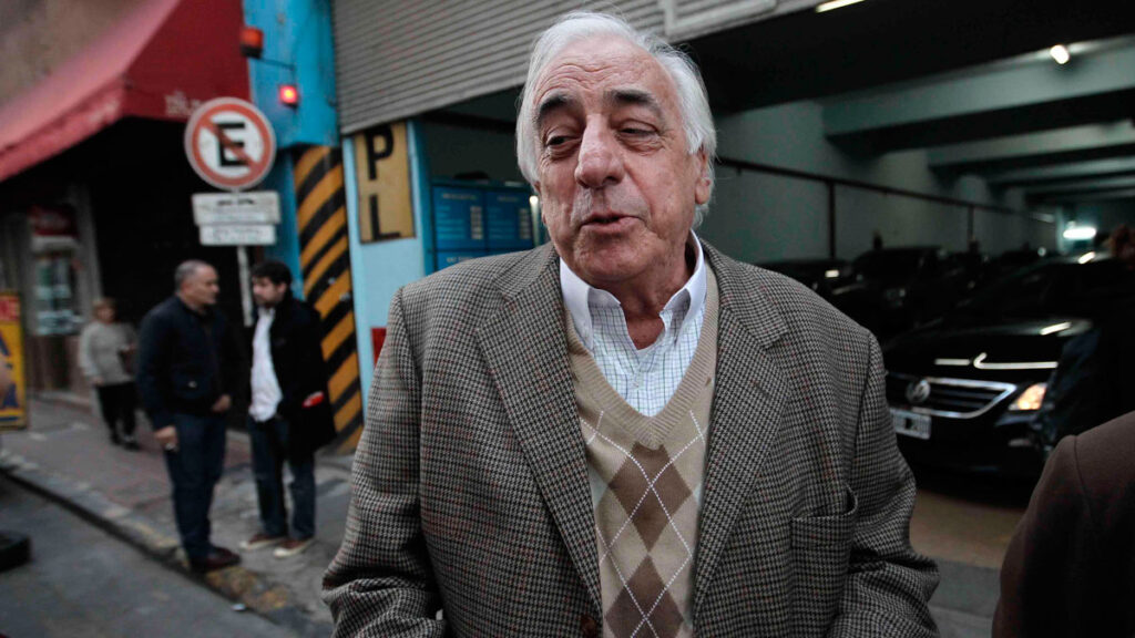 El titular de la UTA, Roberto Fernández, manifestó cuestionamientos con relación al paro de transporte.