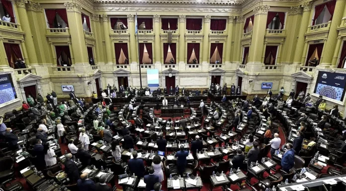 Diputados comienza este martes a debatir el Presupuesto 2025 y la oposición insistirá en que Caputo se presente a exponer.