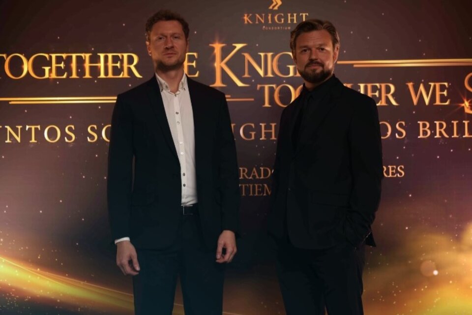 Los dos actores polacos contratados por la empresa Knight Consortium, acusada en San Pedro de llevar a cabo una estafa piramidal.