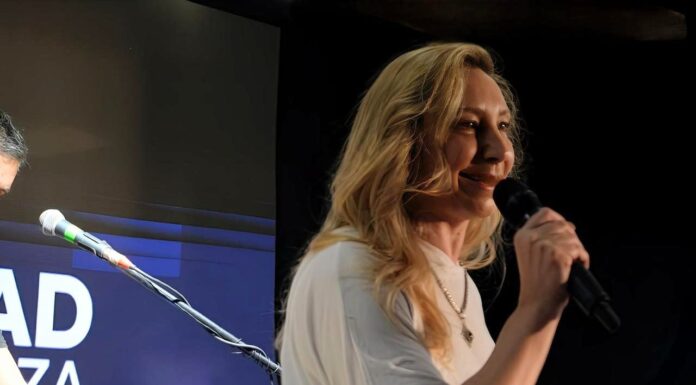 Karina Milei lanzó La Libertad Avanza bonaerense, desde La Plata y junto a Martín Menem y Sebastián Pareja. Cuestionó a la oposición, arengó a la militancia y habló en tono electoral.