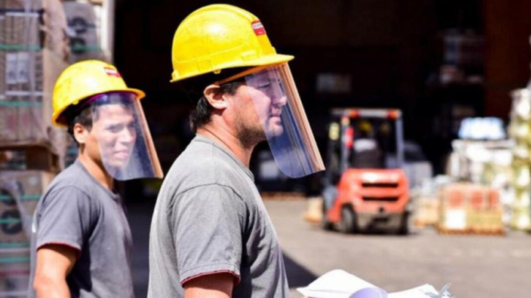 A pesar de los pronósticos del Gobierno, el empleo privado cayó un 0,1% en julio y se perdieron 8.900 puestos de trabajo.
