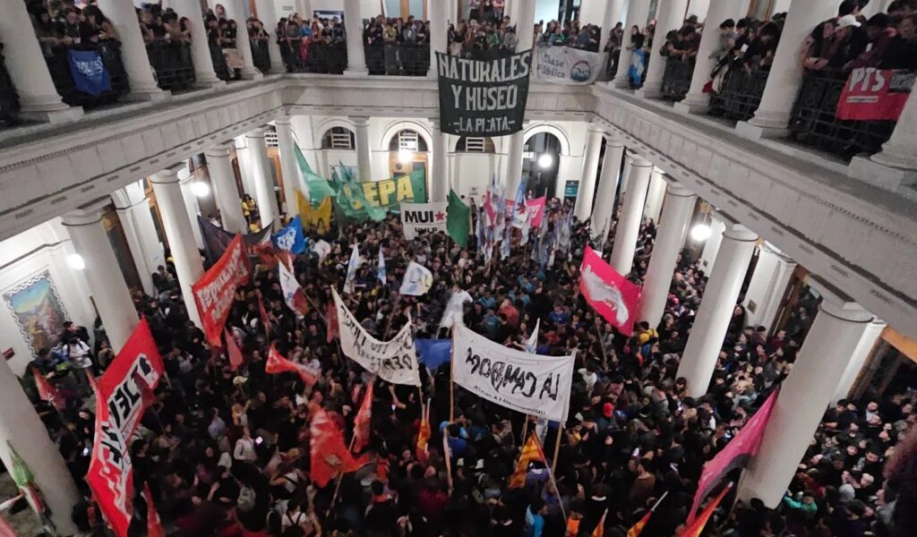 El Rectorado de la UNLP, una de las tomas que realizaron los estudiantes en defensa de la educación pública.