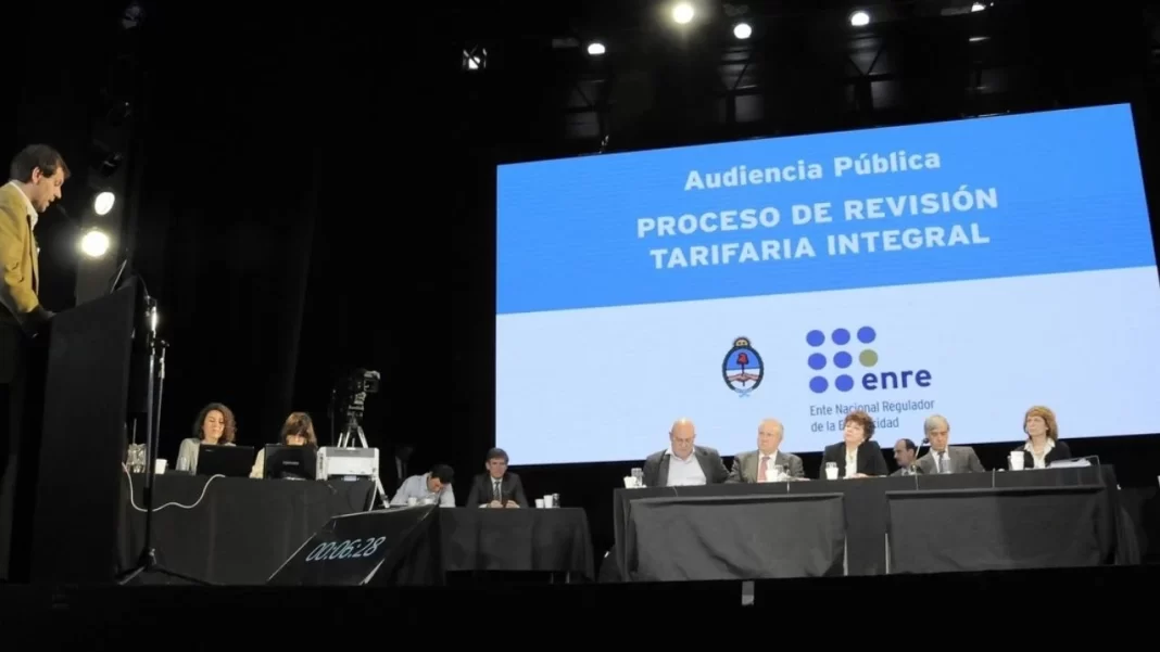 El ENRE le avisó a todas las empresas de transporte de energía que se postergó la audiencia pública para definir el aumento de las tarifas de luz.