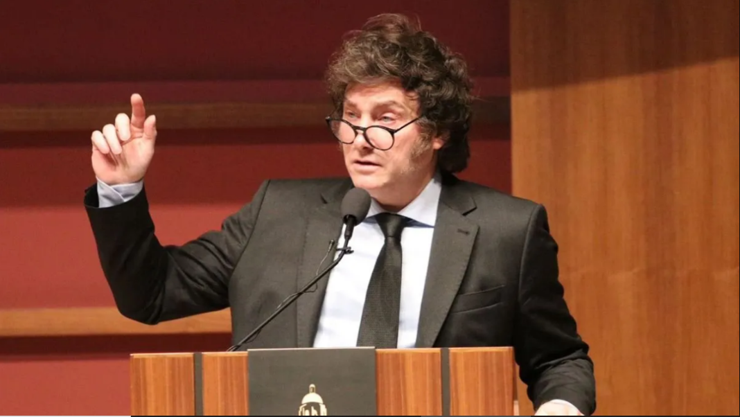 Javier Milei habló buscó bajarle el tono a la polémica que atraviesa el Gobierno con las universidades públicas.