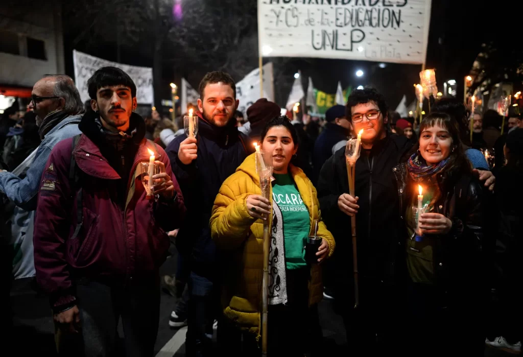 Las 17 facultades de la Universidad Nacional de La Plata (UNLP) encabezarán este miércoles una marcha de antorchas en defensa.