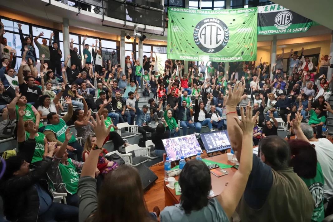 La Asociación Trabajadores del Estado (ATE) resolvió ir a un paro de 36 horas a fin de mes y una marcha al ministerio de Desregulación, de Federico Sturzenegger.