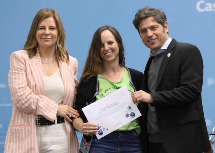El gobernador Axel Kicillof junto a la ministra camporista, Florencia Saintout.