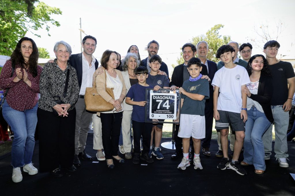 El gobernador bonaerense, Axel Kicillof, durante el homenaje a Antonio Cafiero. 
