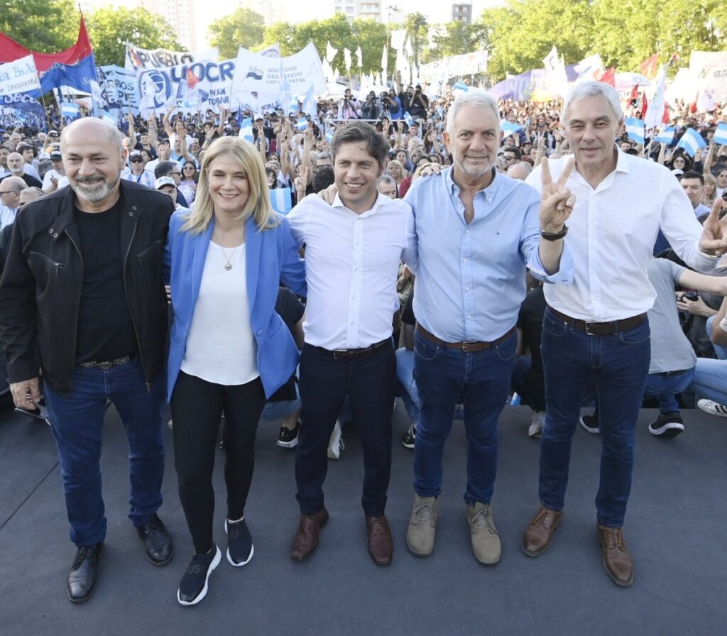 Una encuesta reveló que Kicillof es el preferido para dirigir la renovación del peronismo, y relegó a Cristina Kirchner en el día de la lealtad.