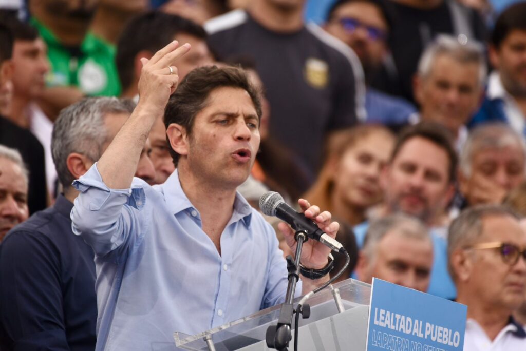 El gobernador Axel Kicillof  coquetea con agarrar la lapicera: "Estamos para escribir las páginas inconclusas del peronismo".