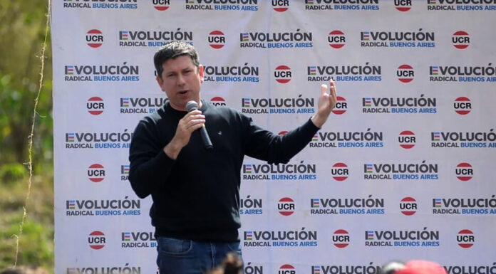 El candidato de la oposición de la UCR bonaerense, Pablo Domenichini, sigue exigiendo que recuenten los votos y asegura que ganó los comicios por 254 votos.