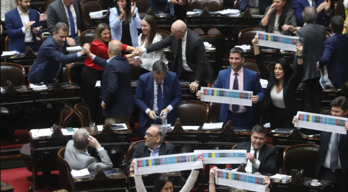 El gobierno de Milei definió a la Boleta única de Papel como el sistema oficial de votación a nivel nacional y será estrenado en las legislativas de 2025.