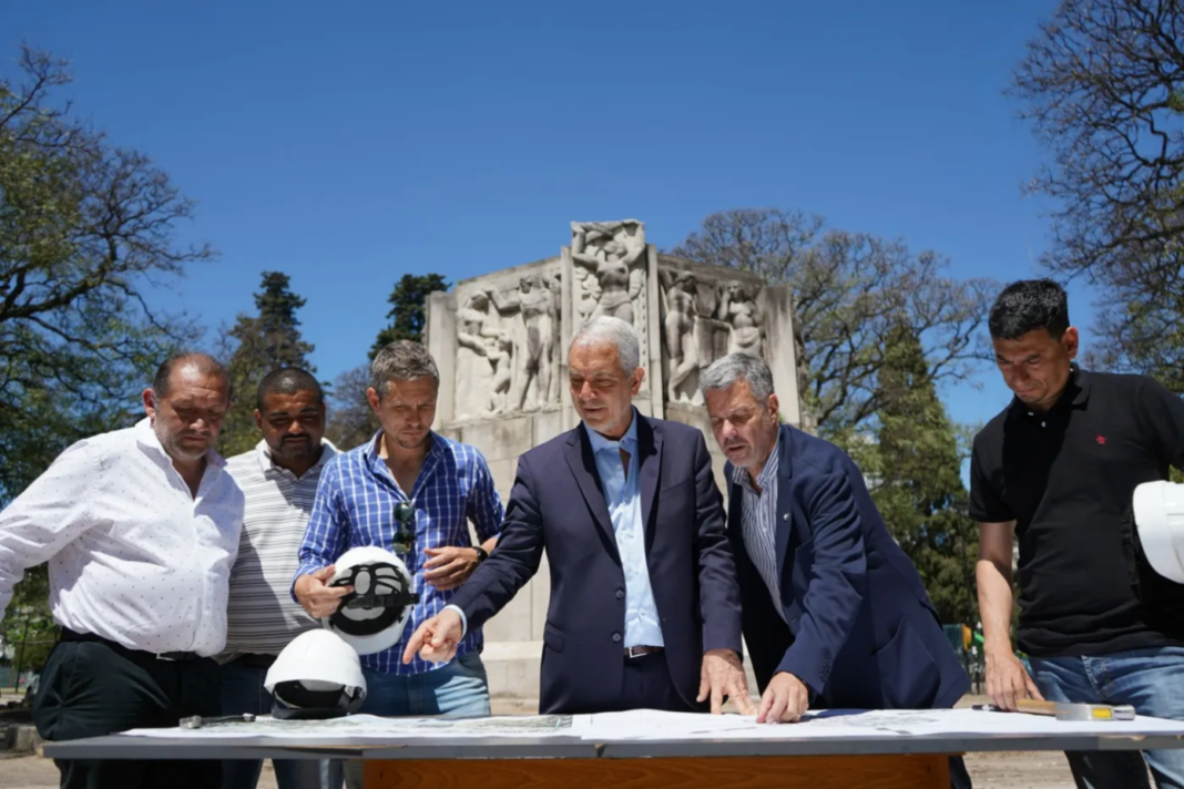 La Municipalidad de La Plata comenzó con las obras de reconstrucción en plaza Rocha, en el marco del Plan de Recuperación del Espacio Público.