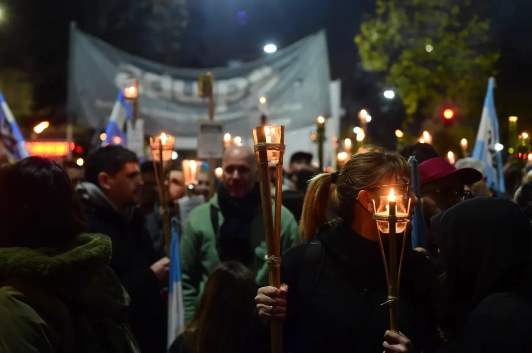 Las 17 facultades de la Universidad Nacional de La Plata (UNLP) encabezarán este miércoles una marcha de antorchas en defensa.