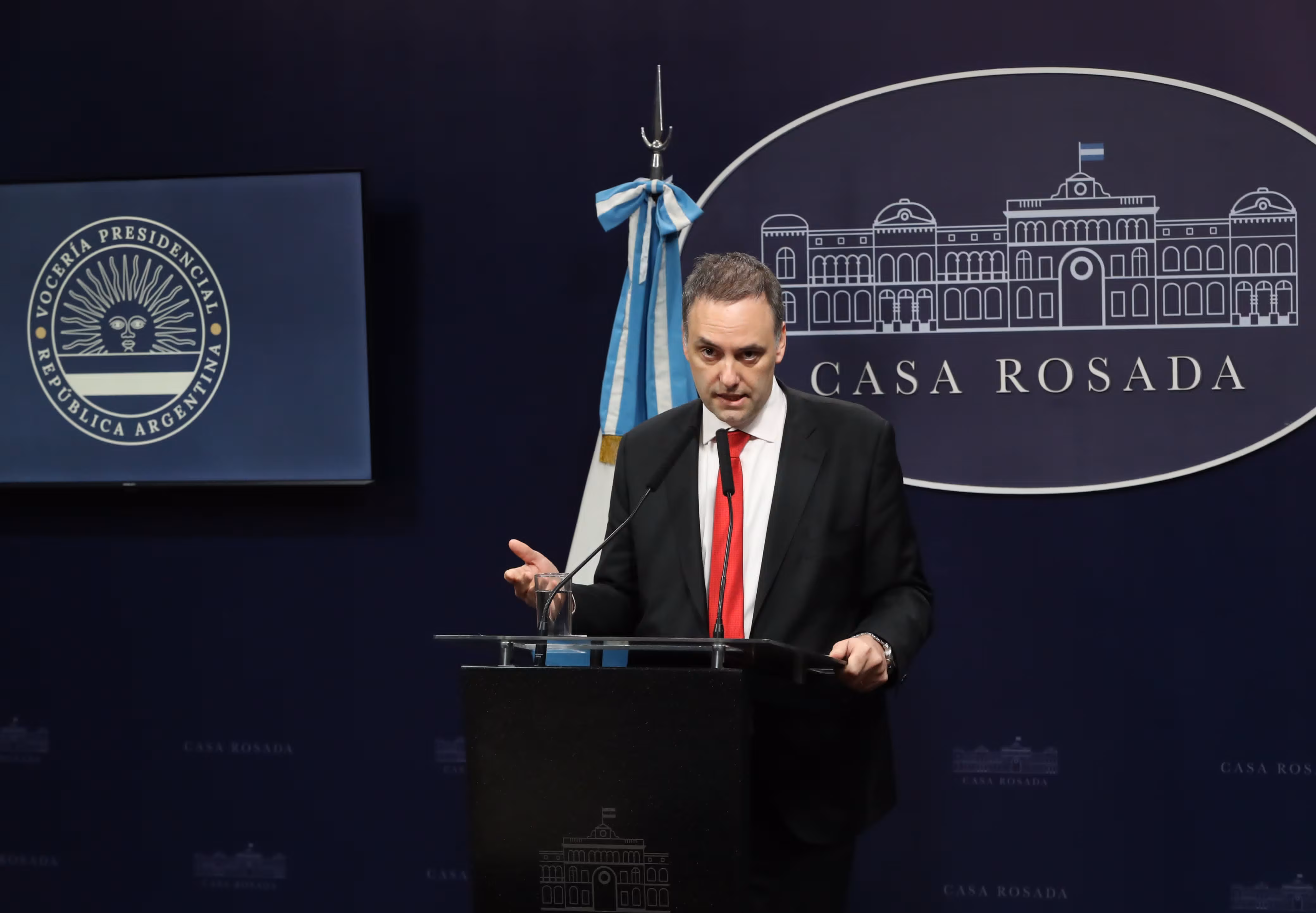 Tras el paro sorpresivo de la empresa Intercargo en Aeroparque y Ezeiza, el gobierno desregula el servicio de rampa en todos los aeropuertos.