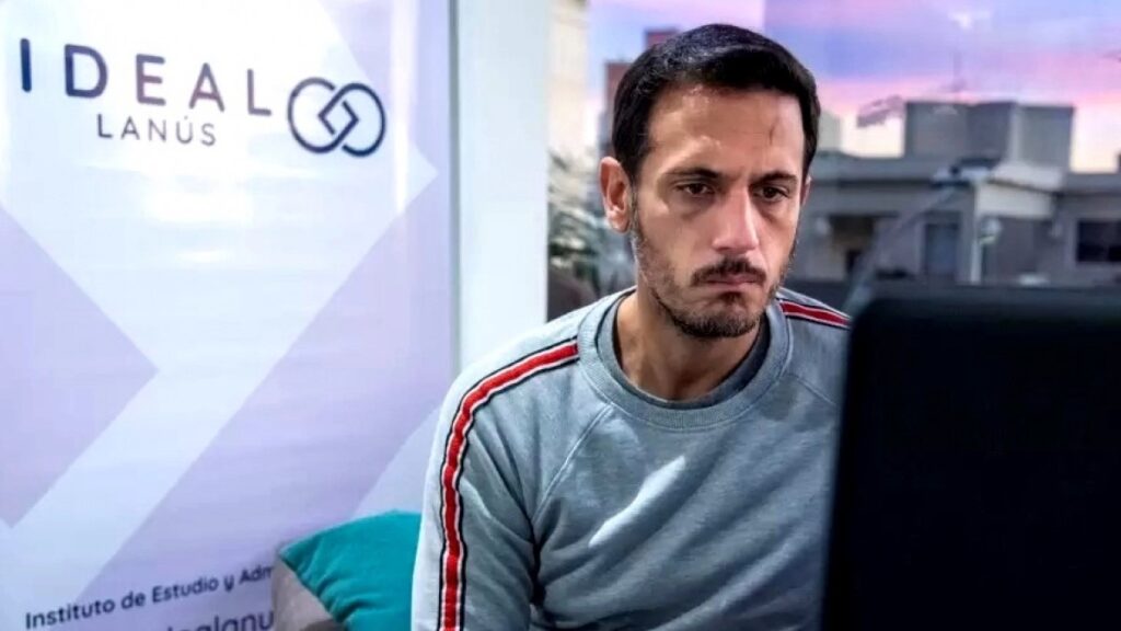 El intendente de Lanús, Julián Álvarez, es el alcalde con peor imagen de la encuesta.