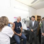 Inauguran la campaña de vacunación contra el dengue: los detalles Axel Kicillof inauguró la campaña de vacunación contra el dengue junto a Nicolás Kreplak, Julio Alak, en el Hospital ‘Rodolfo Rossi’.